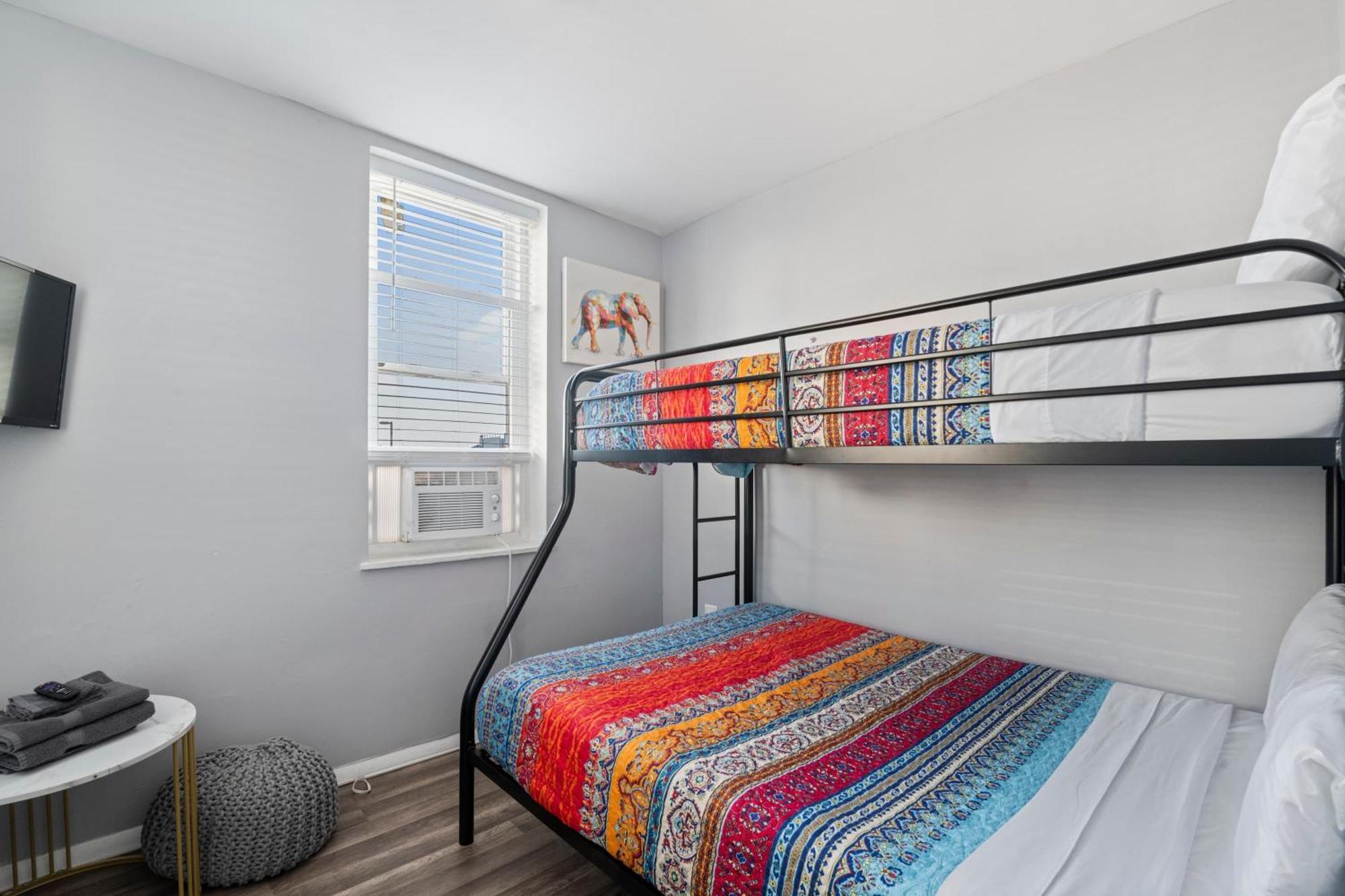 The Oakden In Orange Loop A5 Apartment